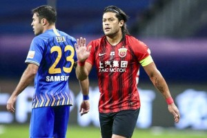  法兰克福主帅赛后批评裁判尺度  