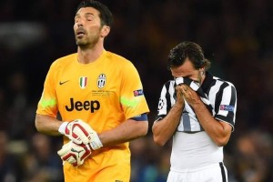  尤文图斯争议判罚受益保住联赛领头羊位置  