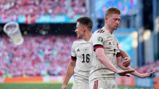  德布劳内伤愈复出，曼城中场威力重现  