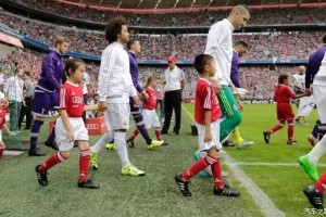  莱万多夫斯基重返安联球场受追捧  