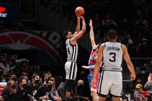  奇才库兹马末节爆发助队取连胜