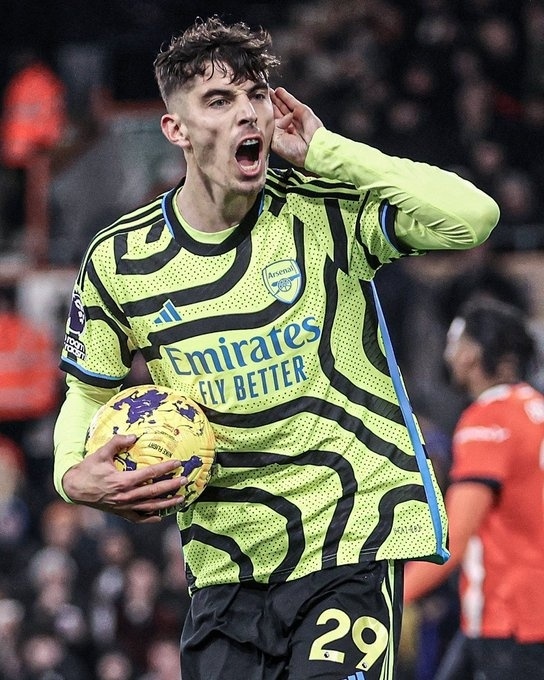  阿森纳三球完胜布伦特福德，哈弗茨传射  